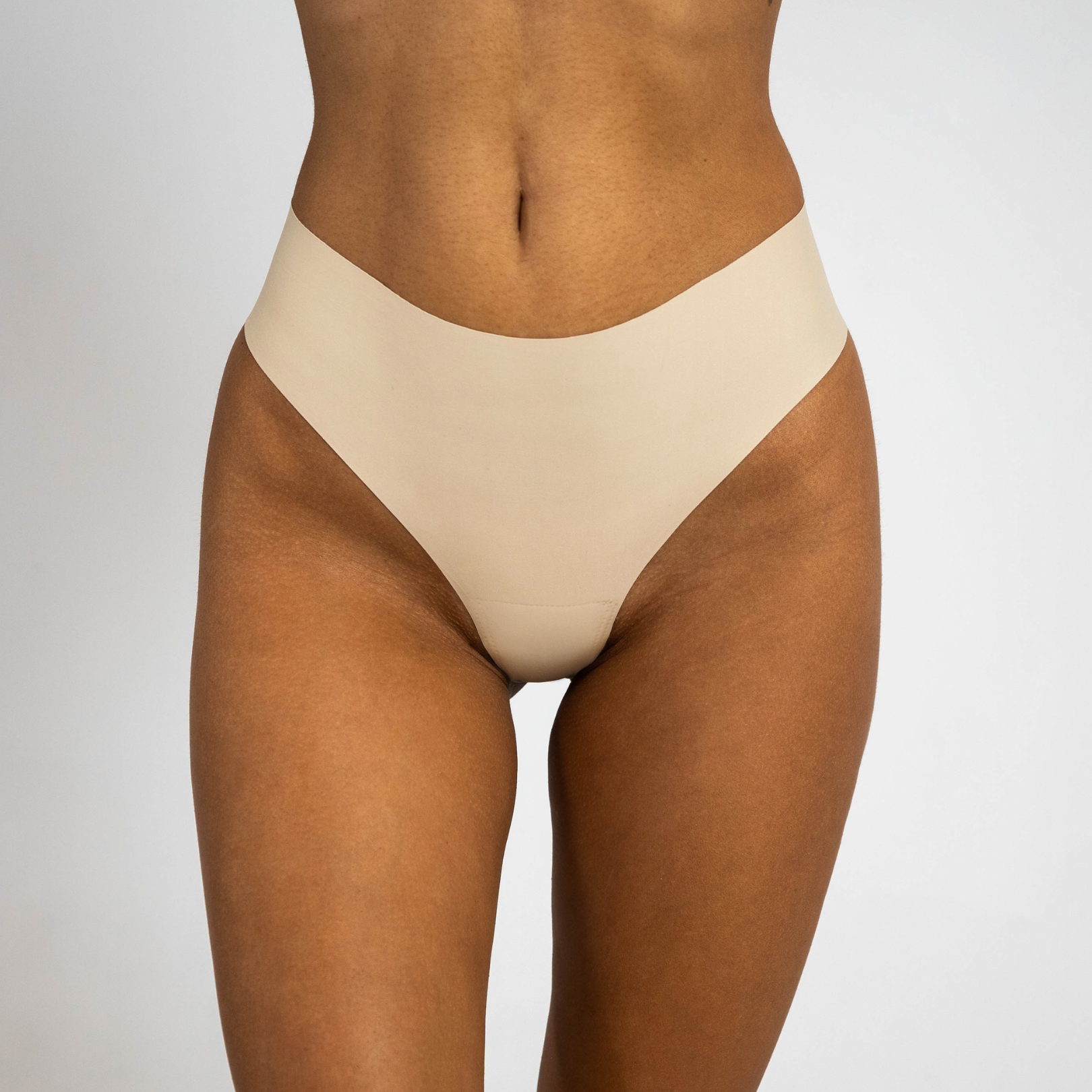 Tanga invisible con punta de camello de tiro alto Olora